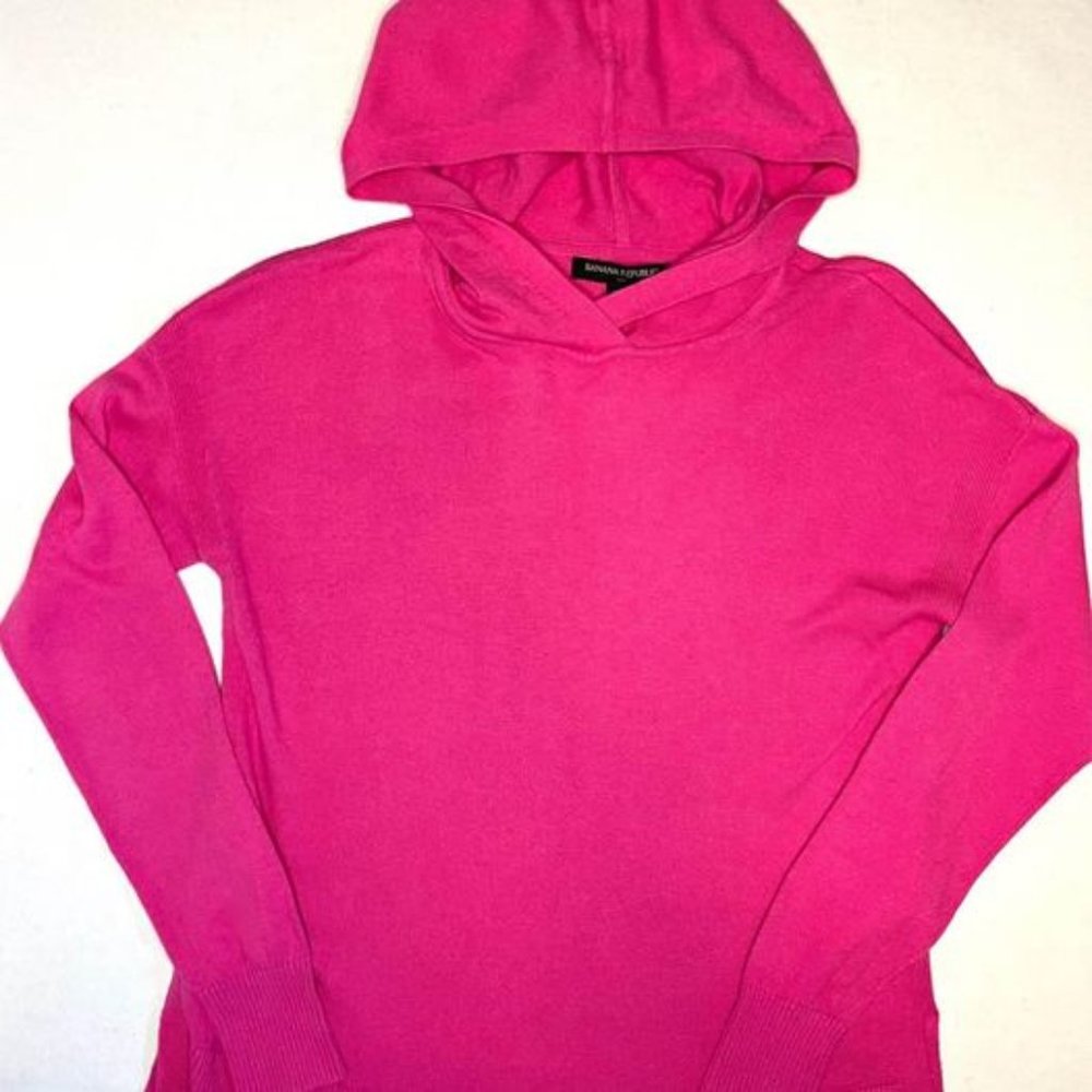 Women’s petite pullover designer sweater. See below 👇🏽